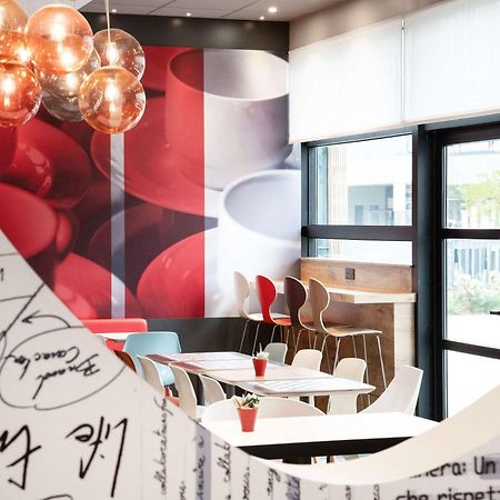Hotel Ibis Rennes Centre Gare Sud Esterno foto