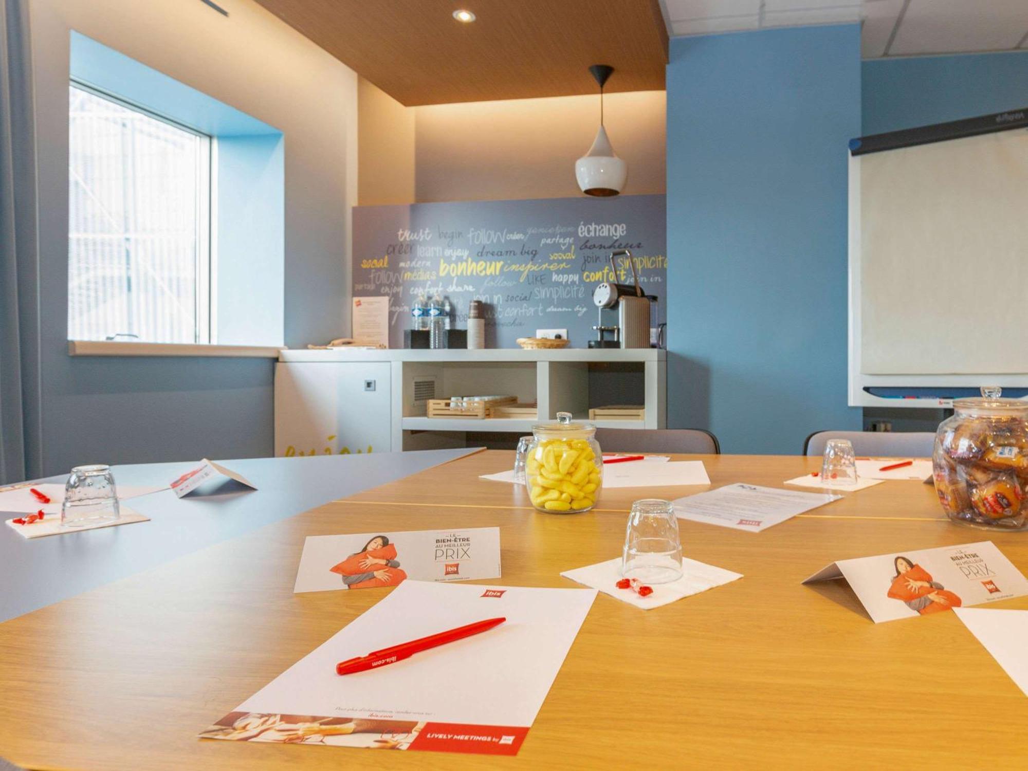 Hotel Ibis Rennes Centre Gare Sud Esterno foto